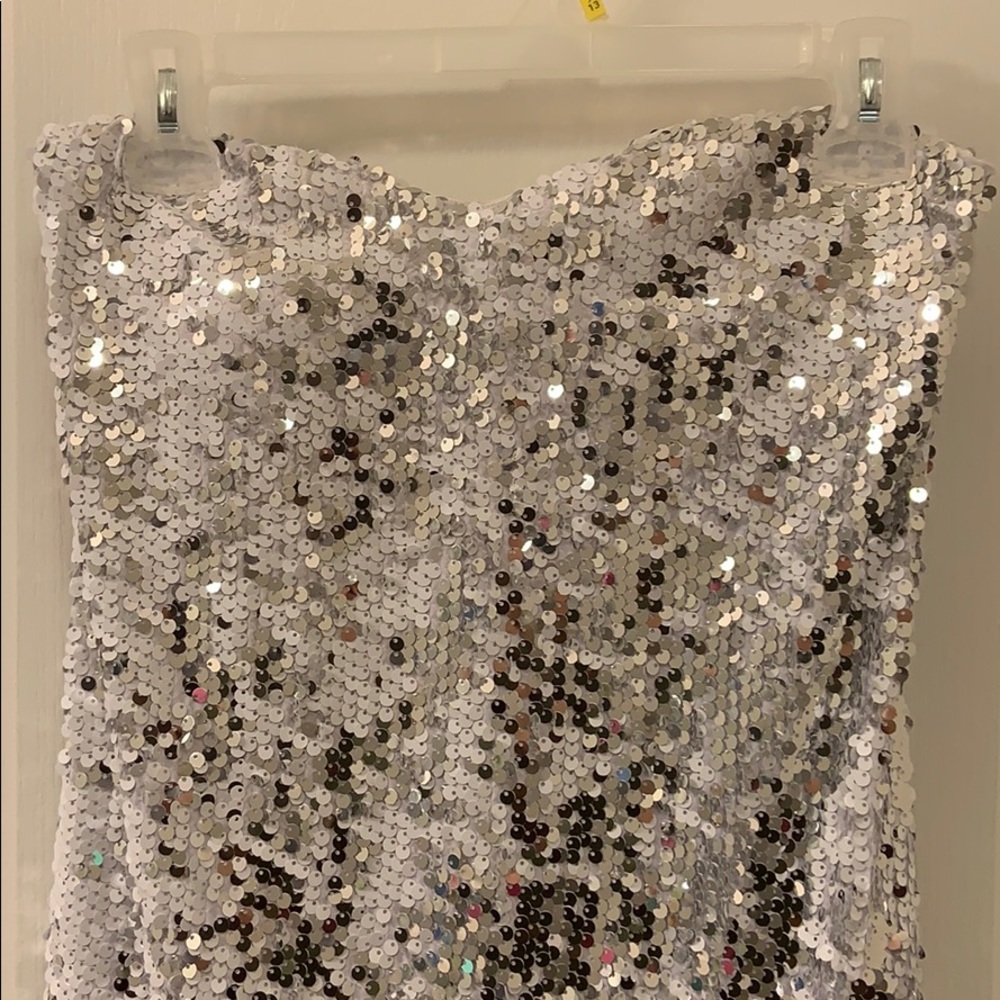 Like new sequin body on mini dress - Picture 3 of 4